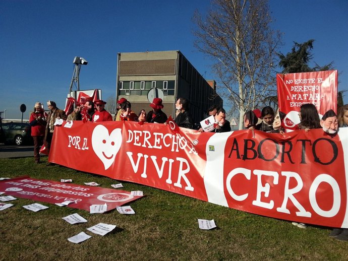 Derecho a Vivir ante la Moncloa