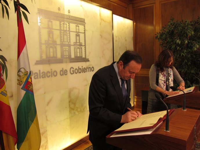Pedro Sanz, pte Gobierno, y Ardiles presidenta de ACuaEbro