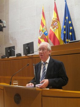 El consejero de Economía y Empleo, Francisco Bono, en las Cortes de Aragón