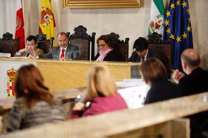 El alcalde, en el turno de réplica a la intervención del portavoz del PSOE