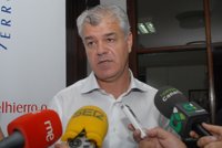 Armas dice que antepuso los intereses generales de El Hierro en su voto durante el Pleno de presupuestos autonómicos