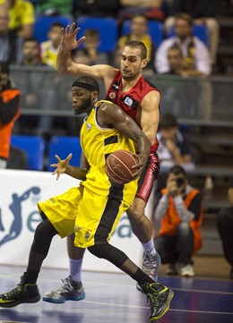 El CB Canarias respira a costa del Manresa