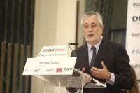 Griñán aboga por una política de "consenso y cohesión social" en la UE para "reequilibrar el poder de los mercados"