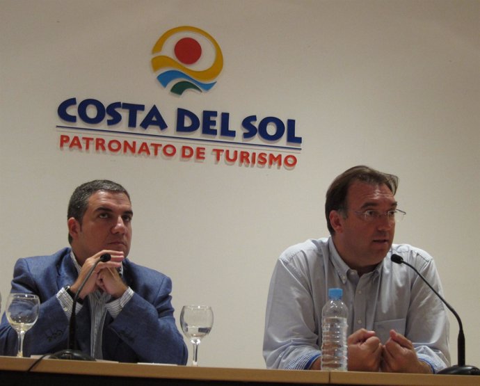El Presidente Del Patronato De Turismo, E. Bendodo, Y El Gerente, Arturo Bernal