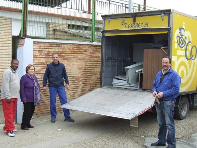 Correos dona mobiliario para el nuevo Banco de Alimentos de San Adrián.