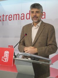 El PSOE de Extremadura apuesta por la "racionalización" y eliminar "duplicidades" entre administraciones