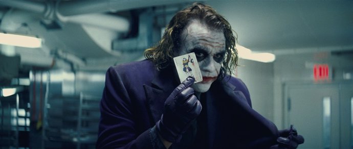 Heath Ledger es El Joker en El Caballero Oscuro