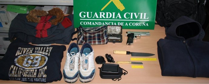Efectos intervenidos en la Operación Knife en Carballo (A Coruña)