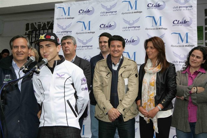 Jorge Lorenzo inaugura tramo de seguridad para motoristas en Montecorto