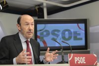 Empleo ve "contradictorio" que Rubalcaba pida prorrogar el Plan Prepara