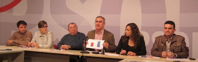 González Tovar  y miembros de Comisión Ejecutiva Regional del partido