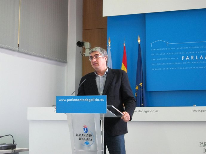 El viceportavoz parlamentario del BNG, Carlos Aymerich, en rueda de prensa