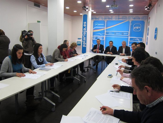 Reunión del diputado nacional del PP, Conrado Escobar, con asociaciones