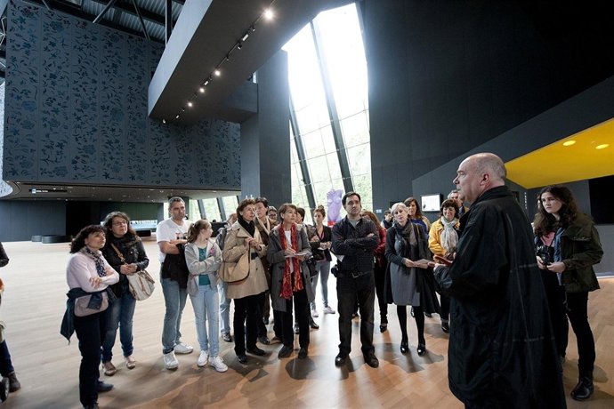 Una visita en el museo Balenciaga.