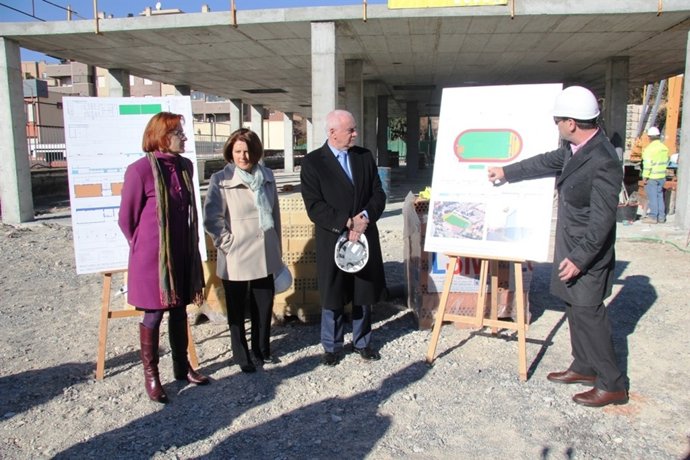 El consejero de Cultura y Deporte visita el Estadio de la Juventud de Granada