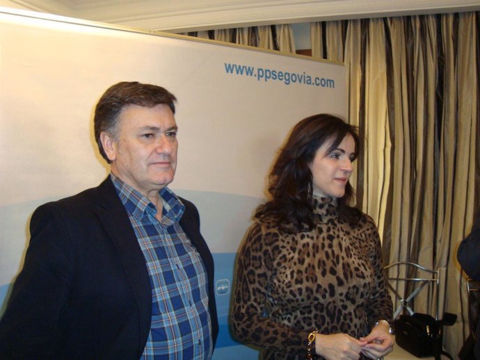 Vázquez y Clemente, durante el tradicional vino del PP