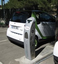 La venta de vehículos híbridos sube un 2,69% en Andalucía en 2012 y la venta de eléctricos baja un 53,85%