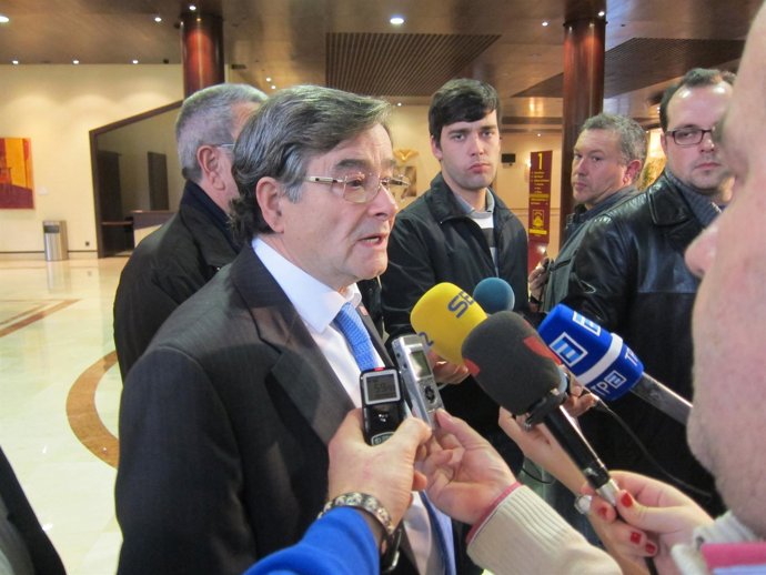 Fernández 'Lito', en declaraciones a los medios en Oviedo.