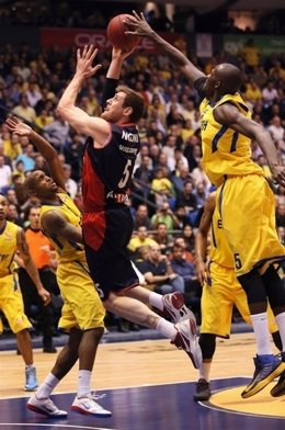 Nocioni ante el Maccabi
