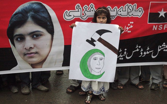 Manifestación en apoyo a la joven activista Malala Yousufzai