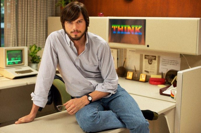 Ashton Kutcher como Steve Jobs en la película 'jOBS'