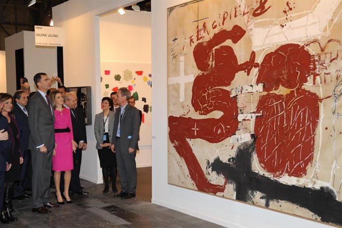 Los Príncipes De Asturias Inauguran Arco        