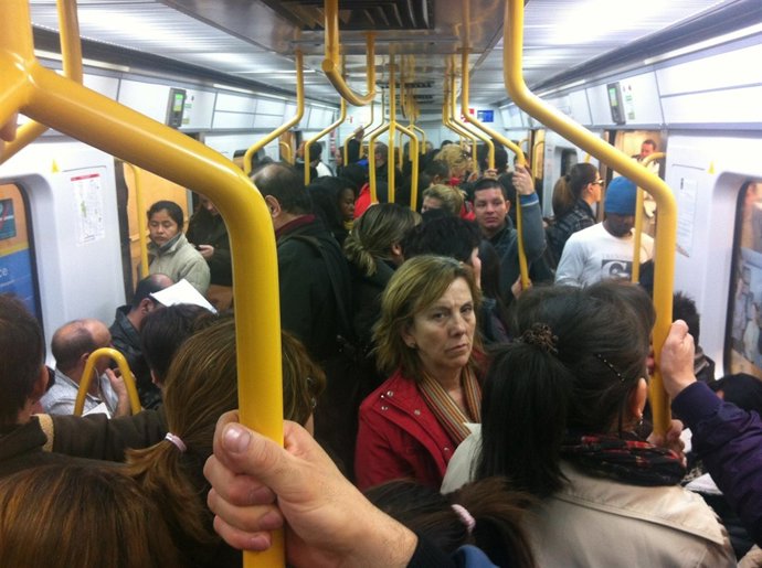 Aglomeración en el Metro de Madrid