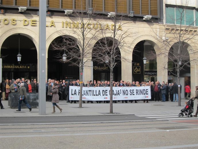 Paro parcial de los trabajadores de Caja3.