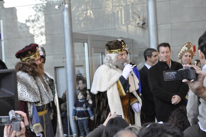 El Rey Melchor se dirige a los vecinos de Zaragoza en la estación de Goya.
