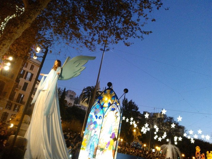 Miles de niños reciben a los Reyes Magos en Palma