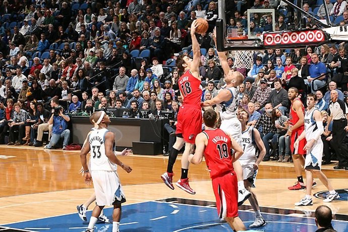 Víctor Claver, Porland Trail Blazers, ante Minnesota Timberwolves