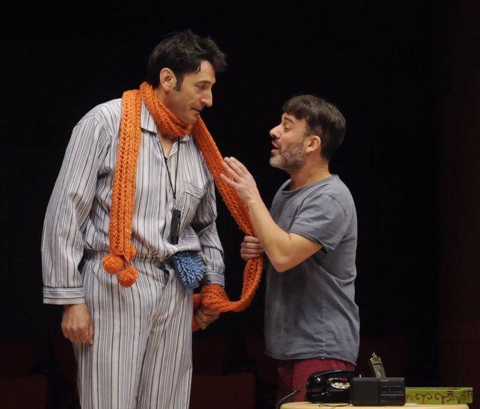 Los Actores Carmelo Gómez Y Javier Gutiérrez En La Obra De Teatro Elling