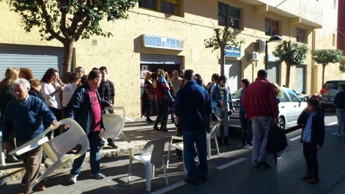 Algunos de los agraciados en el racó de la Hoguera de Benalúa, en Alicante