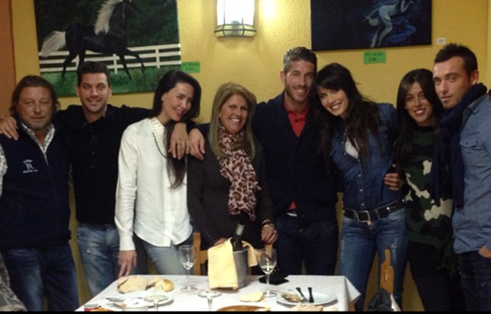 Sergio Ramos con familia y Pilar Rubio