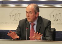 Erkoreka dice que no es partidario "ni de estridencias ni de rupturas" y no se ve "concernido" por las críticas del Rey