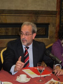 El rector de la Universidad de Salamanca, Daniel Hernández Ruipérez