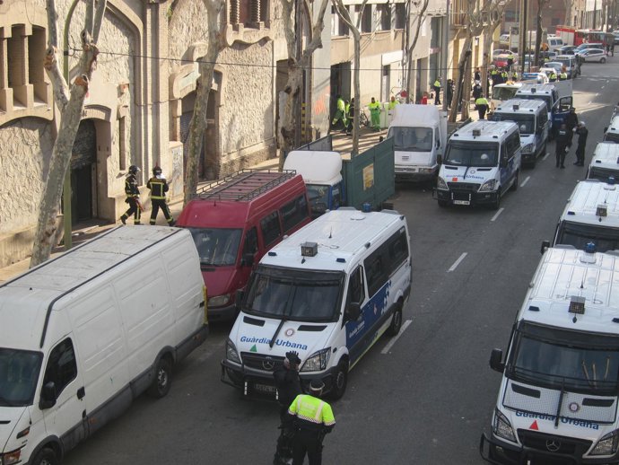 Desalojo de dos naves del Poblenou que usaban recogedores de chatarra