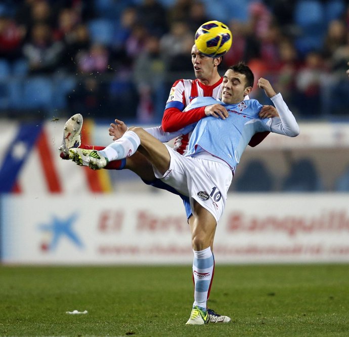 Iago Aspas, del Celta, y Diego Godín, del Atlético Madrid