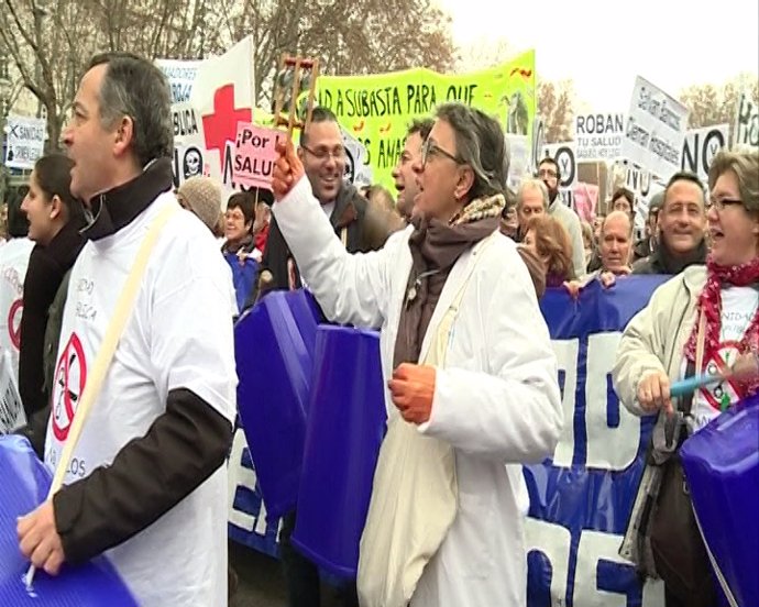 La 'marea blanca' empieza 2013 con nuevas protestas