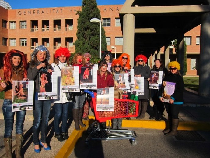 La madres de Monserrat protestan en la Conselleria de Educación