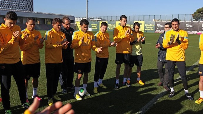 La plantilla del FC Barcelona felicita a Messi por su cuarto Balón de Oro