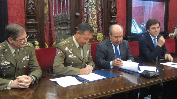 El alcalde de Granada y el Madoc firman un convenio de colaboración