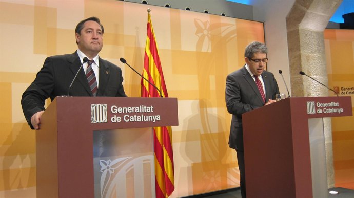 Los consellers J.M.Pelegrí y F.Homs, tras el Consell Executiu