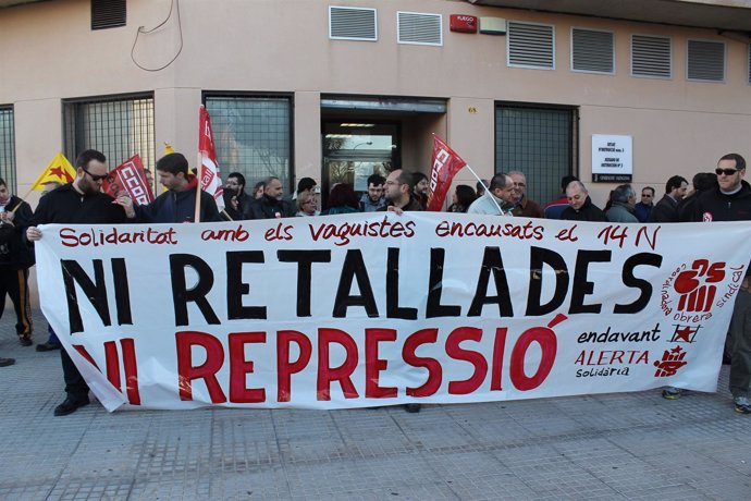 Concentración en Gandia en apoyo de trabajadores imputados por actos en el 14N