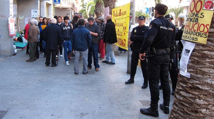 Acampada de Stop Desahucios en Alicante