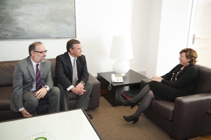 El nuevo director de la refinería de Repsol visita a la alcaldesa de Cartagena