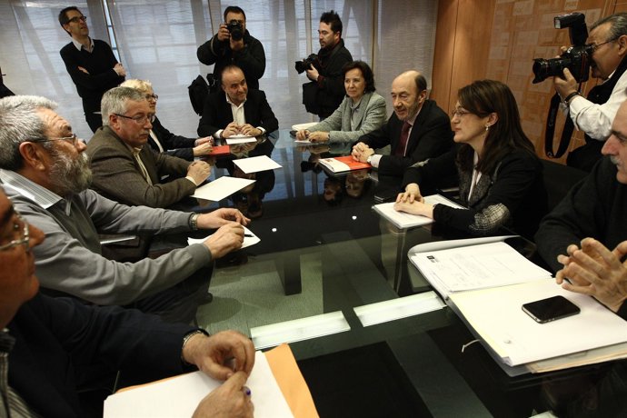 Rubalcaba Se Reúne Con Toxo Y Méndez 