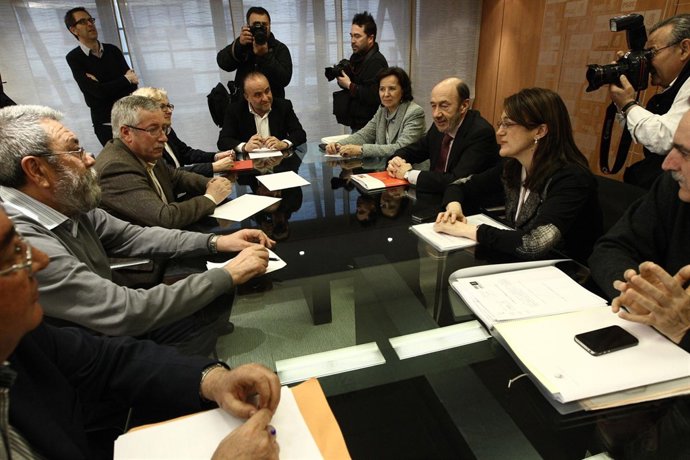 Rubalcaba Se Reúne Con Toxo Y Méndez 