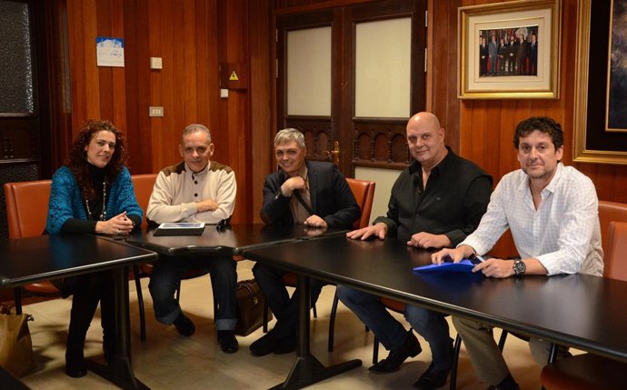 Medina y Armas (en el centro)