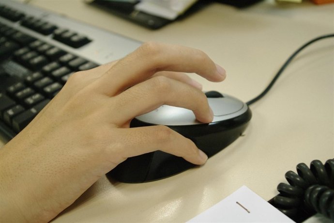 Usuario con ratón y teclado